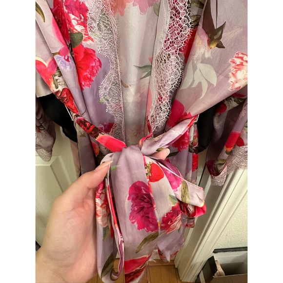 Robe - Picture 4 of 4